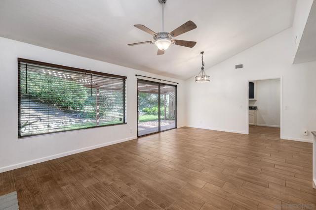 2032 David Dr, Escondido CA: https://media.crmls.org/mediaz/650e9788-ea45-463e-99ad-8376f14aa955.jpg