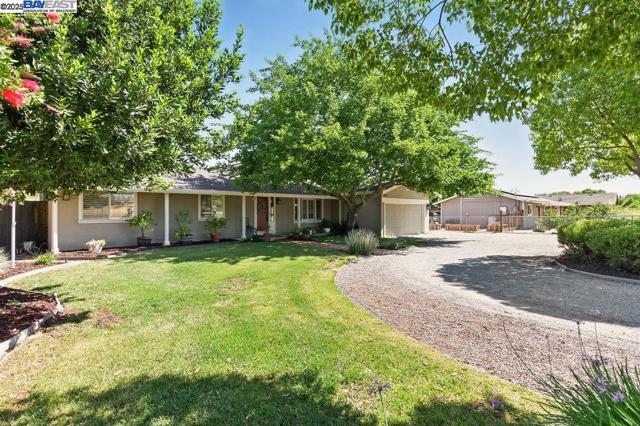 2680 Marina Ave., Livermore CA: https://media.crmls.org/mediaz/650eac14-f369-49bf-a2ba-a0e78e204820.jpg