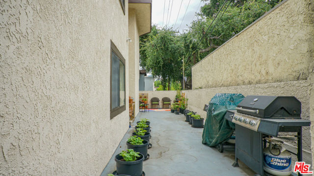 517 Fischer Street, Glendale CA: https://media.crmls.org/mediaz/650ecaba-3a09-448b-806a-0725dae52dcb.jpg