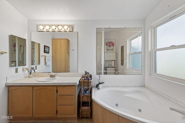 Detail Gallery Image 24 of 68 For 1215 Anchors Way Dr #44,  Ventura,  CA 93001 - 2 Beds | 2 Baths