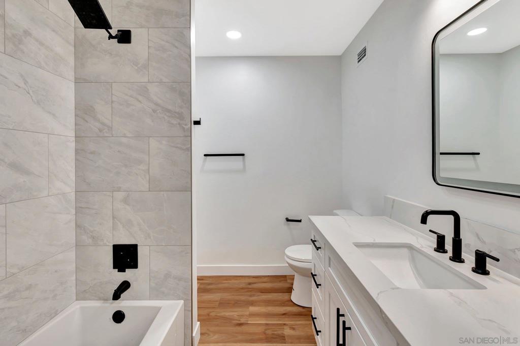 MLS #250034305SD img 35