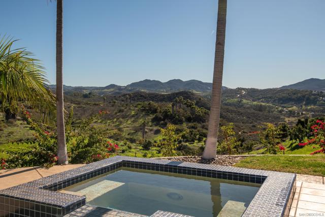 30343 Calle La Reina, Bonsall CA: https://media.crmls.org/mediaz/650fa622-c1f5-4585-af93-d287a4a5a38b.jpg