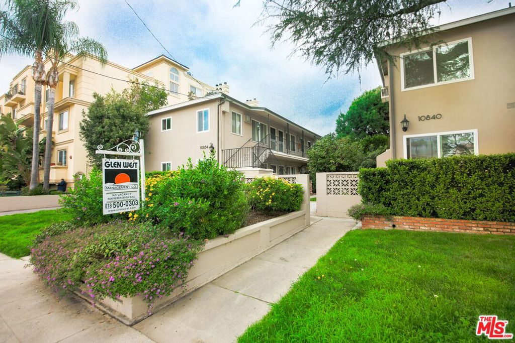 10834 Bloomfield Street, North Hollywood, CA 91602