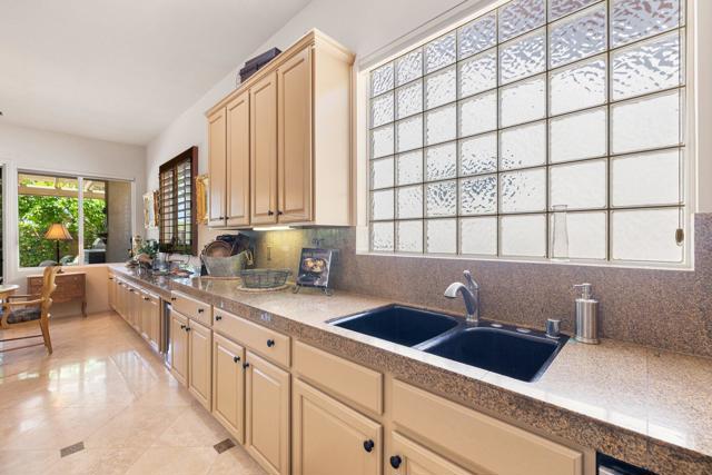44085 Royal Troon Drive, Indio CA: https://media.crmls.org/mediaz/65100ff0-7919-4316-a7d9-0a98c7562d45.jpg