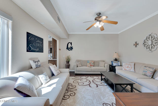 4542 Skidmore Court, Moorpark CA: https://media.crmls.org/mediaz/65101336-b3f3-46f9-a8fc-996184e8e9d3.jpg
