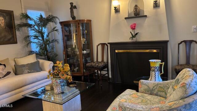 384 S Marengo Avenue, Pasadena CA: https://media.crmls.org/mediaz/65105936-e3a1-48a8-80f1-a5e8cb20de5f.jpg