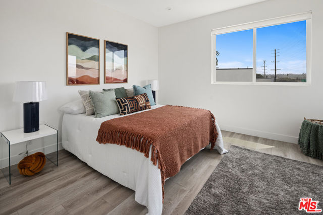 4916 1/2 S Centinela Avenue, Los Angeles CA: https://media.crmls.org/mediaz/6510a719-35b8-4d16-92d2-8ea18f35d9d7.jpg