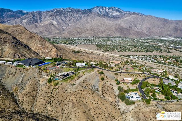 2390 Southridge Dr, Palm Springs CA: https://media.crmls.org/mediaz/6510c47c-bd9f-41b2-b011-6c1431b68353.jpg