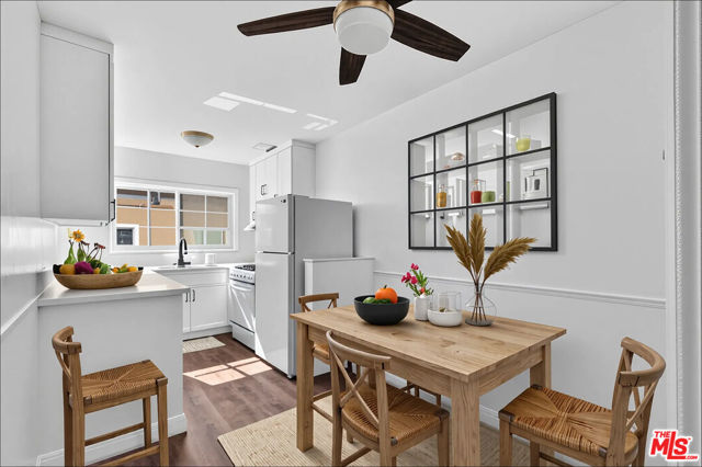 4777 San Vicente Boulevard, Los Angeles CA: https://media.crmls.org/mediaz/651111d9-0b46-4dc7-964b-a9b293efc27e.jpg