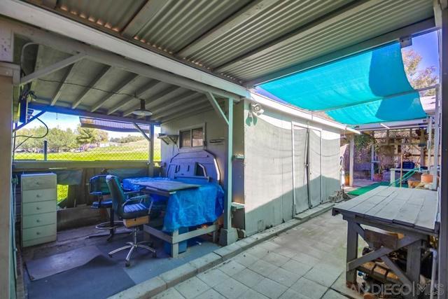 14215 Pecan Park Ln, El Cajon CA: https://media.crmls.org/mediaz/651146b9-1623-4dbc-8a2b-9649bb44cbdf.jpg