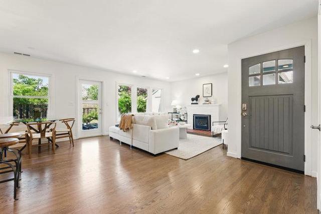 843 15th Avenue, Menlo Park CA: https://media.crmls.org/mediaz/651161e9-27c9-457a-b6e3-04bd1e650daa.jpg