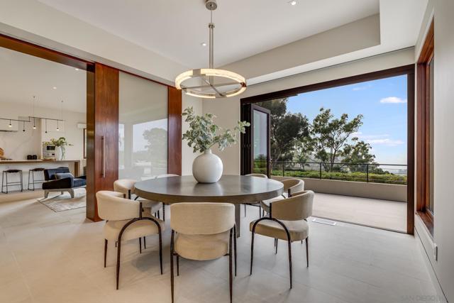 8070 La Jolla Scenic Dr N, La Jolla CA: https://media.crmls.org/mediaz/6511e77a-b253-4465-a247-8cb64ca990d6.jpg