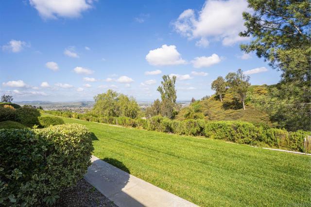 4382 Dowitcher Way, Oceanside CA: https://media.crmls.org/mediaz/6512bcbf-0dbf-4d89-860d-61e009086fc3.jpg