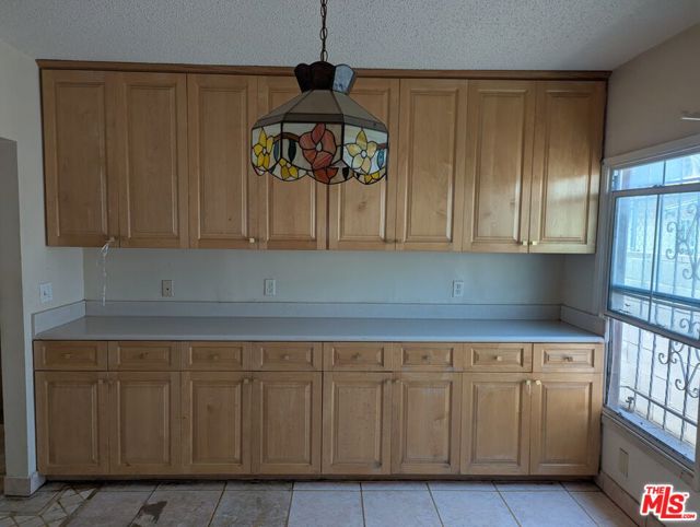 2134 8th Avenue, Los Angeles CA: https://media.crmls.org/mediaz/65135e65-901d-4d3b-a01f-23ae667cd97b.jpg