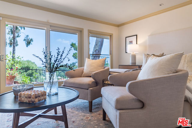16331 Tudor Drive, Encino CA: https://media.crmls.org/mediaz/6513a9e3-c7dc-43e5-9474-bcc130f779cf.jpg