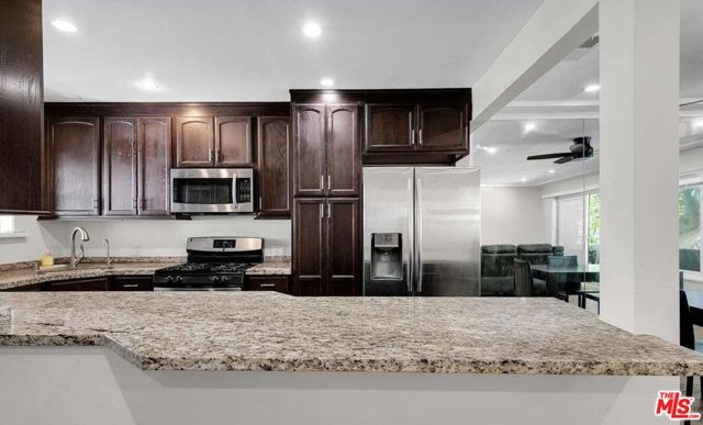 1318 North Crescent Heights Boulevard, 204 photo 4