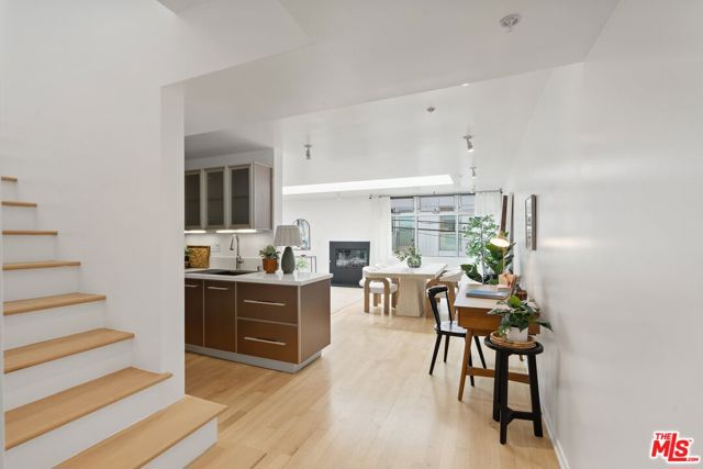 5806 Waring Avenue, Los Angeles CA: https://media.crmls.org/mediaz/6513f680-e0b5-45c3-b409-f85227f8fed7.jpg