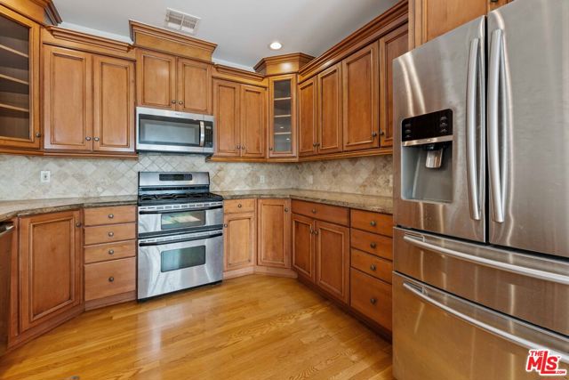 1280 W 8th Street
