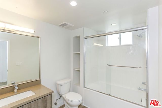 744 Hartford Avenue, Los Angeles CA: https://media.crmls.org/mediaz/65146542-077e-4c9d-bbc7-a850847189c4.jpg