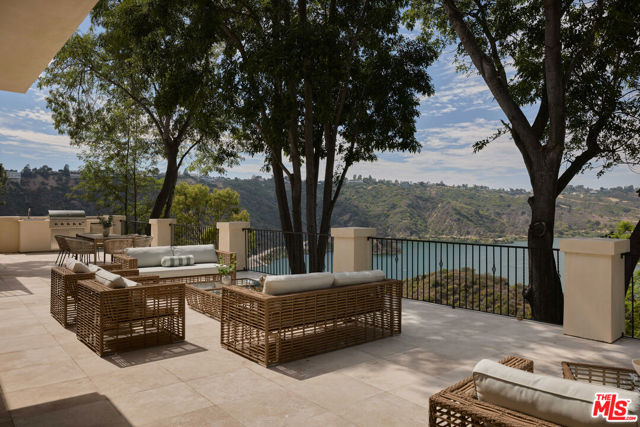 6 Bed Home for Sale in Los Angeles, California