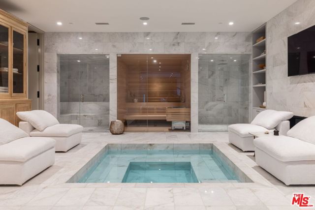 1335 Carla Lane, Beverly Hills CA: https://media.crmls.org/mediaz/65147ca6-19ab-4216-875d-030a87814bcc.jpg