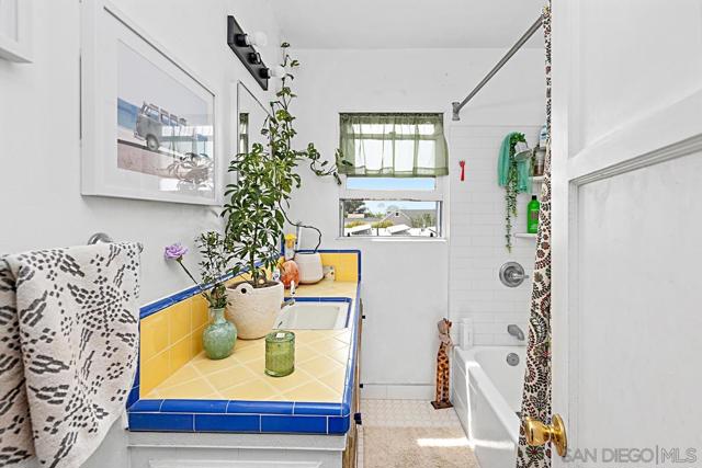 3483 3485 Olive Street, San Diego CA: https://media.crmls.org/mediaz/6514bd65-9b95-4e7e-bad4-bb073f9bfeb9.jpg