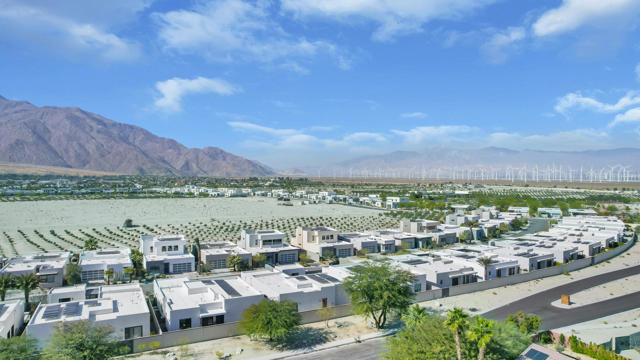 1041 E ViA San Dimas Road, Palm Springs CA: https://media.crmls.org/mediaz/6514dcd0-b568-419d-a55a-2ed96a0aa7b4.jpg