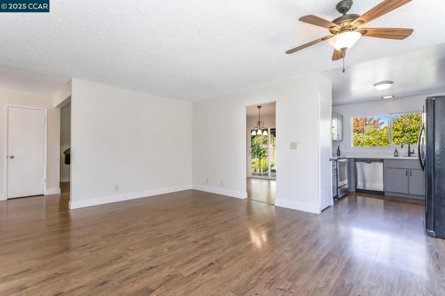 1769 Redwood Rd, Hercules CA: https://media.crmls.org/mediaz/6514eb24-a394-4286-b859-7d85d57652c9.jpg