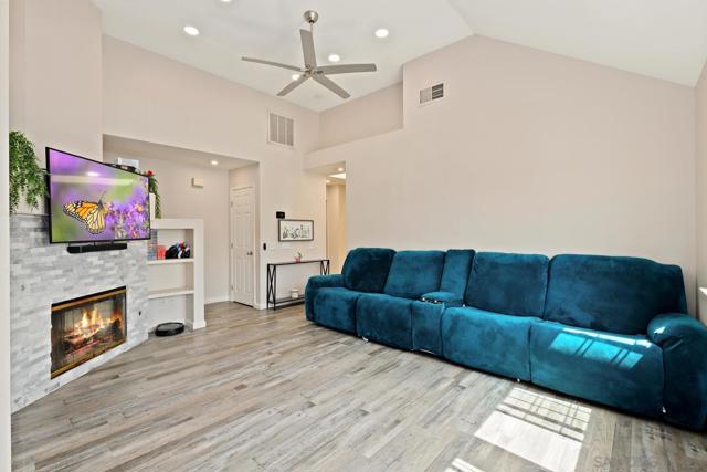 12020 Calle De Medio, El Cajon CA: https://media.crmls.org/mediaz/6515a029-0f21-410f-89df-bab20a3b5234.jpg