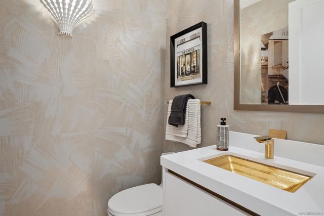 3334 Caminito Cabo Viejo, Del Mar CA: https://media.crmls.org/mediaz/6516345f-d405-43d7-aec5-dee0f2cca52d.jpg