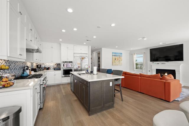 8304 The Grant Place, Bonita CA: https://media.crmls.org/mediaz/65165282-7110-4926-ba09-e31b019e5502.jpg
