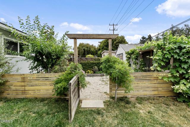 5490 Hunter Street, Ventura CA: https://media.crmls.org/mediaz/6516bd1c-abec-43cd-947c-cc35fb5df296.jpg
