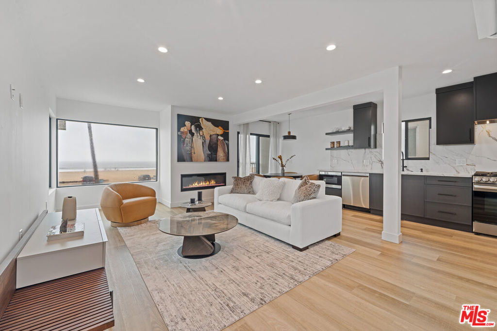 3305 Ocean Front Walk #2
