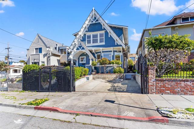1206 E 23rd St, Oakland CA: https://media.crmls.org/mediaz/6516fd17-9b76-46d3-ba2a-688e745d3c25.jpg