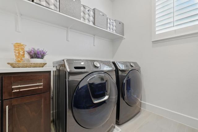 410 E Redberry Place, Mountain House CA: https://media.crmls.org/mediaz/651763ec-df3f-4df4-8432-e8cfb759fbb4.jpg