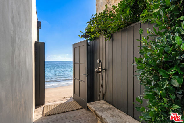27218 Pacific Coast Highway, Malibu CA: https://media.crmls.org/mediaz/65178d2e-dc45-4d8c-8405-a05b76321070.jpg