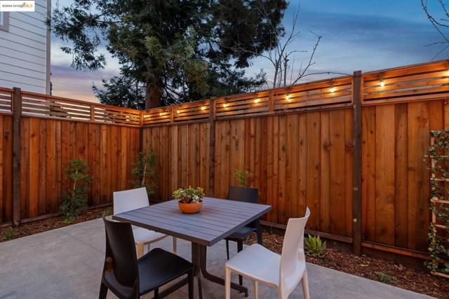 2312 Eighth St, Berkeley CA: https://media.crmls.org/mediaz/6517b2c5-8cb6-4197-9630-9e4ae9650dec.jpg