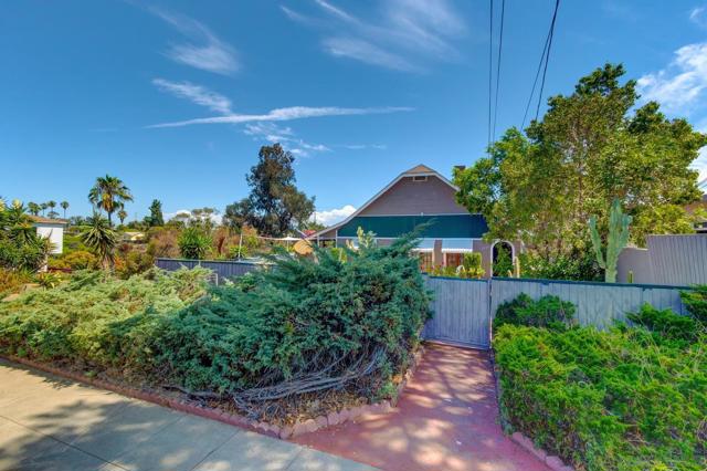 2661 Montclair St, San Diego CA: https://media.crmls.org/mediaz/651809b4-c930-4bc7-bc5e-638ab2e73a98.jpg