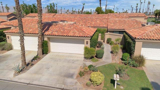 38380 Crocus Lane, Palm Desert CA: https://media.crmls.org/mediaz/6518b4d1-a997-43bf-8662-205e924d76ad.jpg