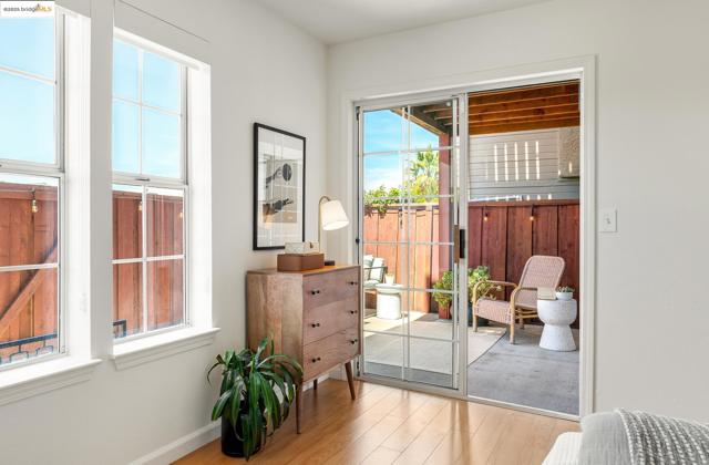 4353 Terrabella Way, Oakland CA: https://media.crmls.org/mediaz/6519101e-f196-40c5-976f-ea356c99ab50.jpg