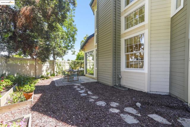 2714 Beach head way, Richmond CA: https://media.crmls.org/mediaz/6519fa5e-6e57-43ec-8f6f-727e4d4179d3.jpg
