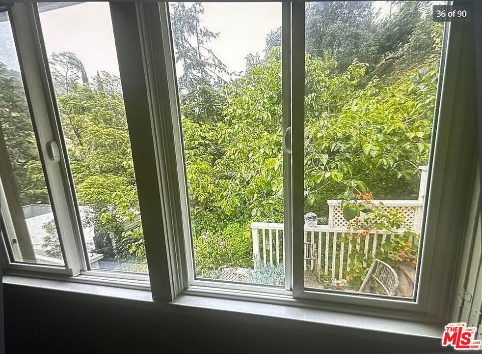 https://media.crmls.org/mediaz/651a2c17-d67e-4001-a586-7541eed6f0fb.jpg?preset=X-Large