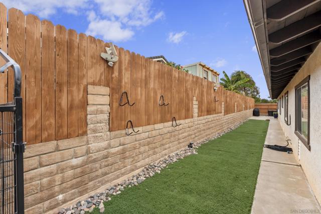 1918 Odell Cir, Vista CA: https://media.crmls.org/mediaz/651ac79a-dec6-4713-bb74-340924fe6606.jpg