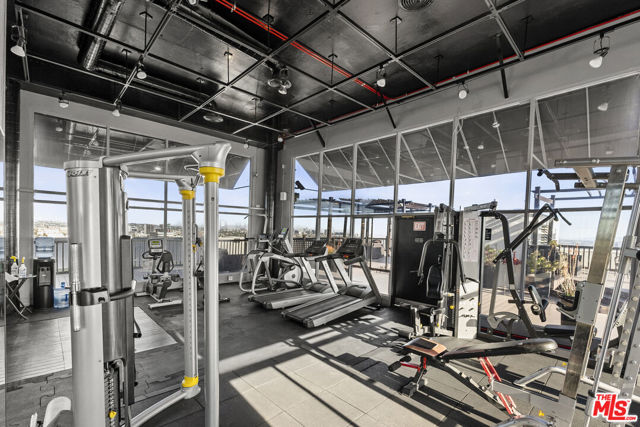7250 Franklin Avenue, Los Angeles CA: https://media.crmls.org/mediaz/651adea8-5a50-4a72-b5a8-7dfdd4460ed0.jpg