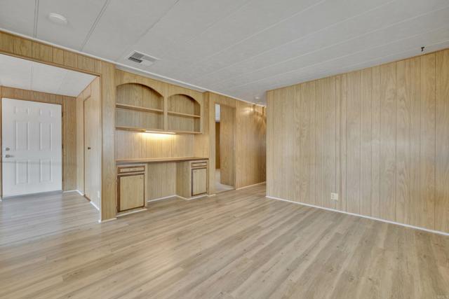 Home for Sale in Lakeside
