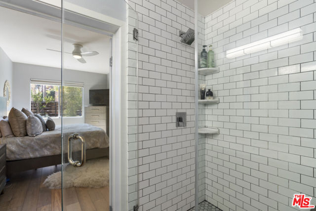 13337 Beach Avenue, Marina del Rey CA: https://media.crmls.org/mediaz/651bd8d2-cf4e-4533-9119-6aa1560f6adf.jpg