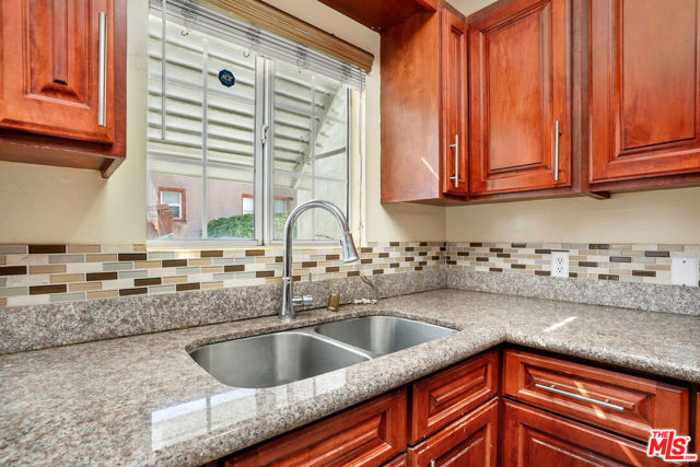 8740 La Salle Avenue, Los Angeles CA: https://media.crmls.org/mediaz/651bfd70-c560-4f8a-bb30-2298d3d9b434.jpg