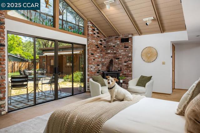 216 Castle Glen Rd, Walnut Creek CA: https://media.crmls.org/mediaz/651c24cc-5d15-45ef-a9f7-1fdb38790826.jpg