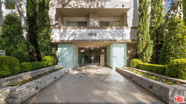 1818 Thayer Avenue, Los Angeles CA: https://media.crmls.org/mediaz/651c3c27-a4ce-4e76-a640-4dd6a434e9b1.jpg