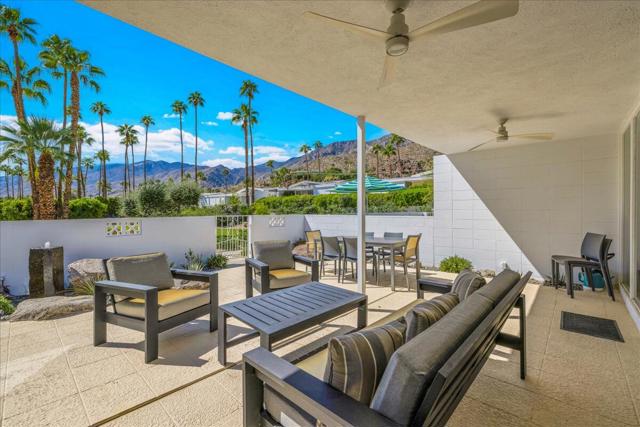211 E Canyon Vista Drive, Palm Springs CA: https://media.crmls.org/mediaz/651d8e49-48ee-424a-a6f2-25e7a496ca72.jpg